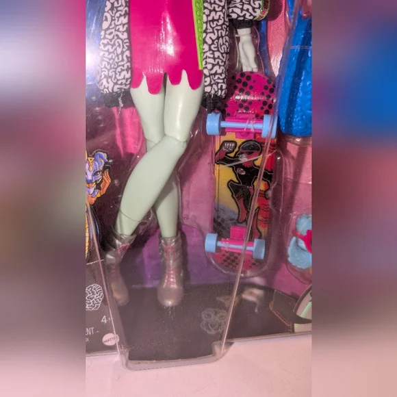 Monster High Ghoulia Yelps G3 Release, New In The Box Excellent - Picture 6 of 11